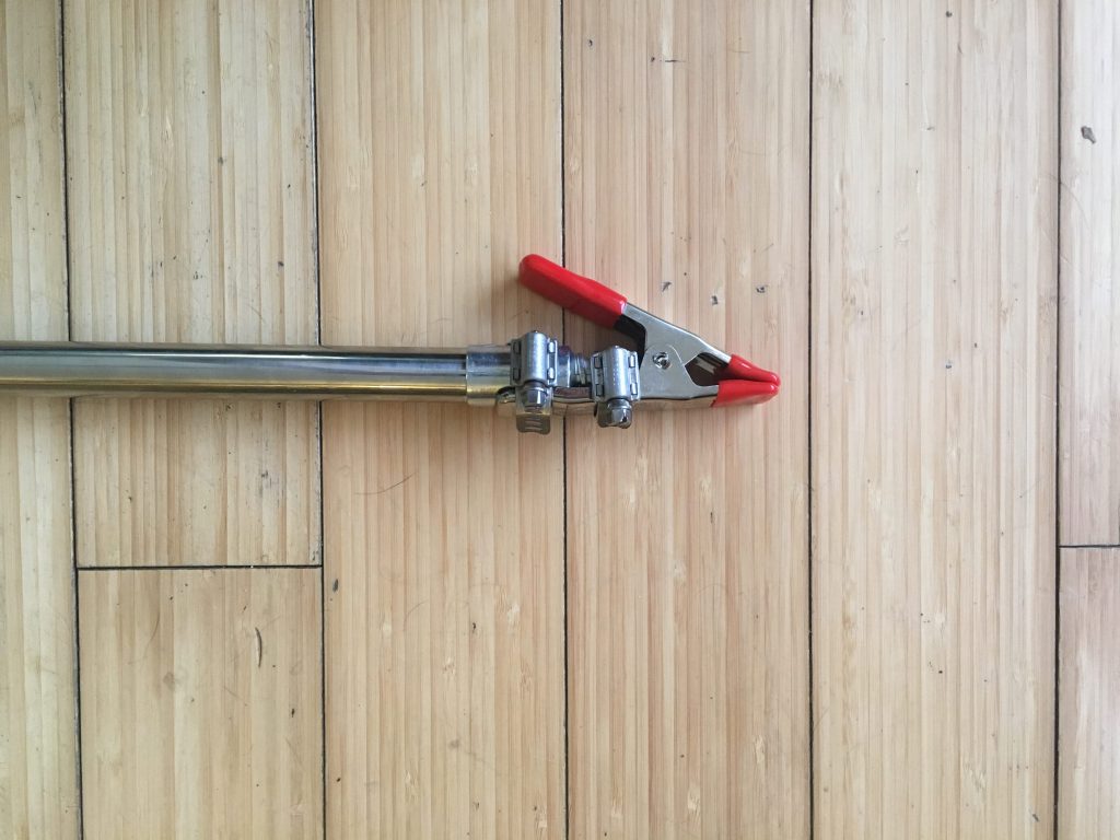 extendable-painters-pole-stick-clip