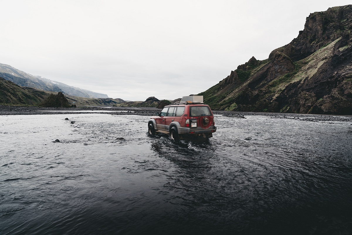 Iceland-river-crossing-Photo-by-Fernando-Puente