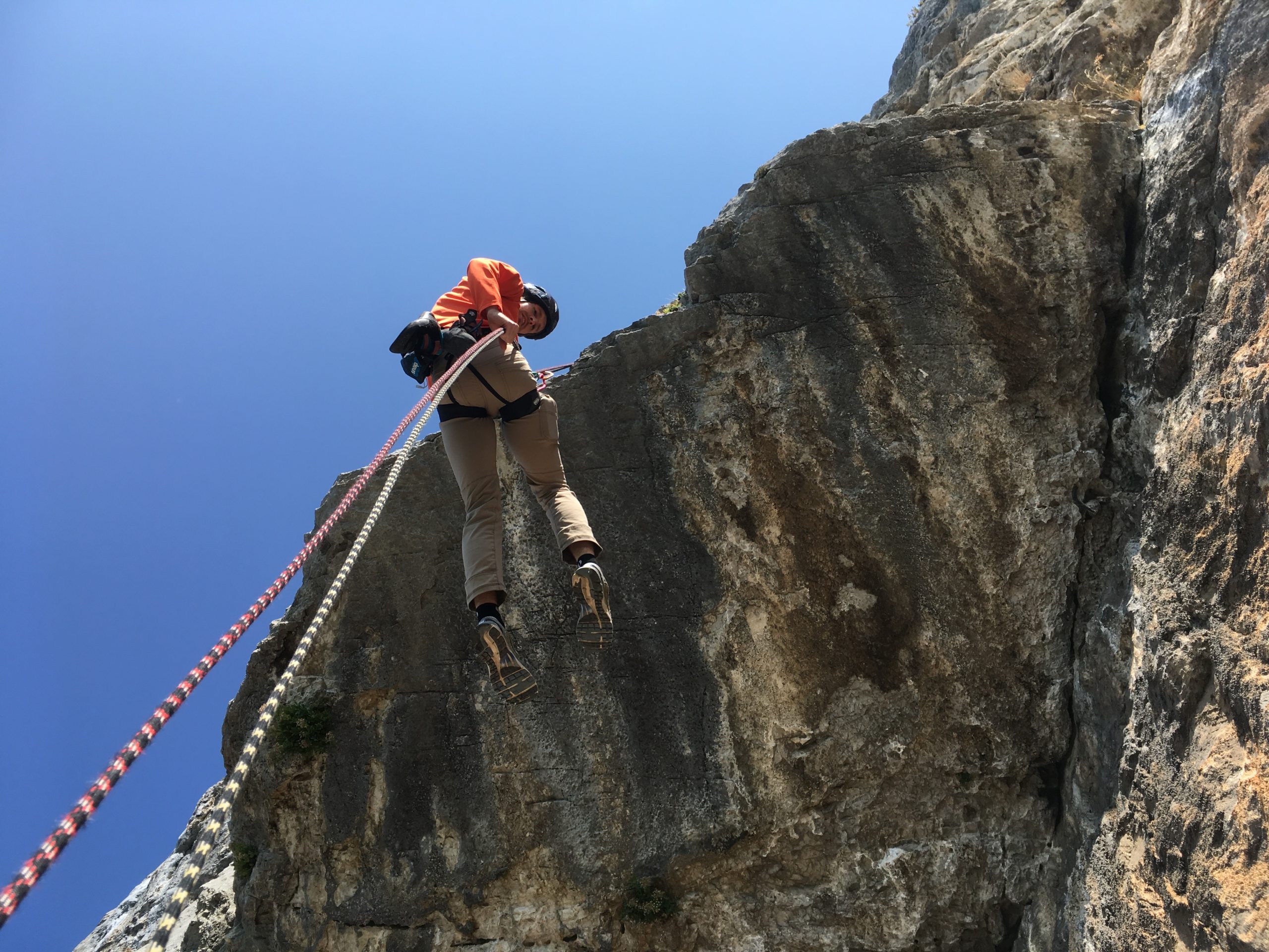 rock climbing rappel with two ropes